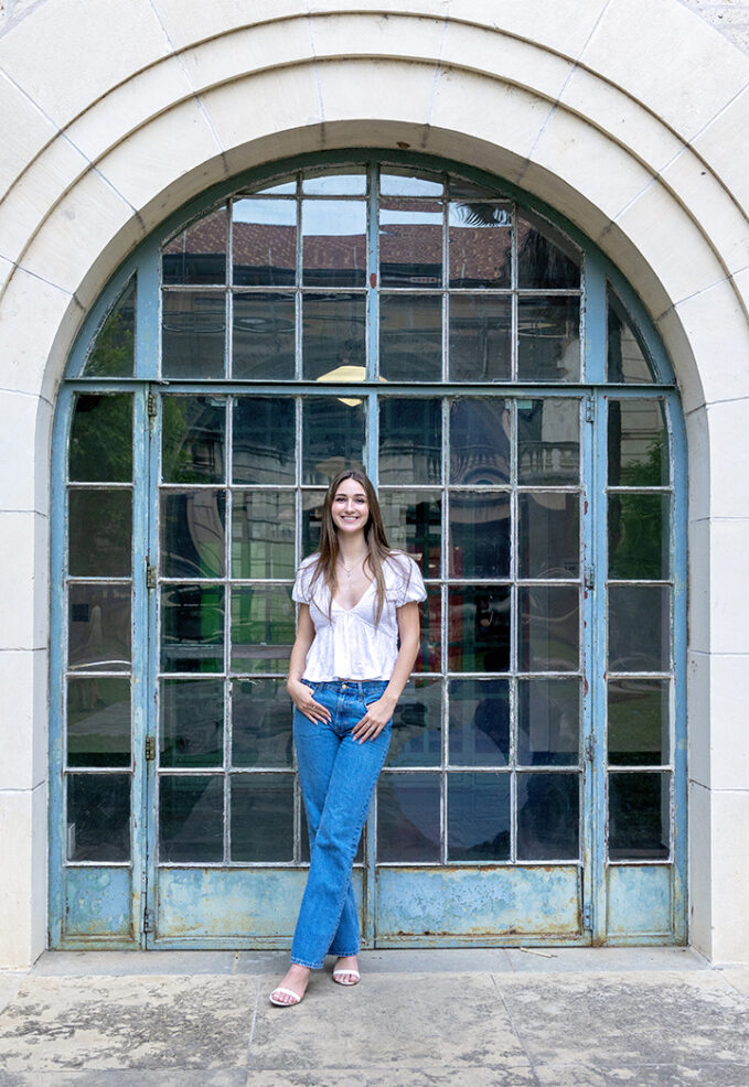 architecture couryard doors UT senior photo session