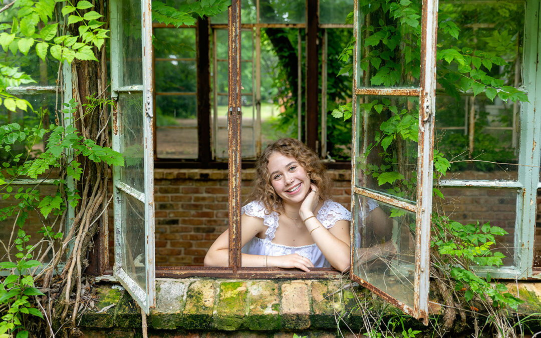 sekrit theater high school senior girl photo session in east austin, texas