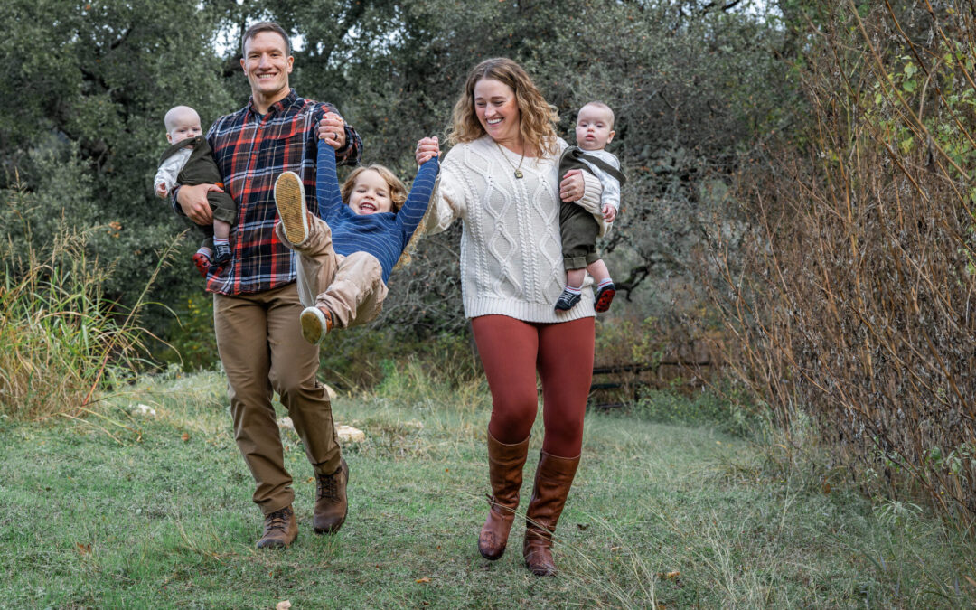 How to Pose Young Kids and Babies – Family Photo Session at Bull Creek Park